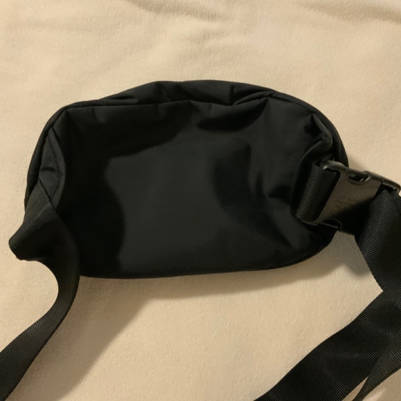 New Lululemon Wunderlust Beltbag 1.8L - Picture 3 of 4